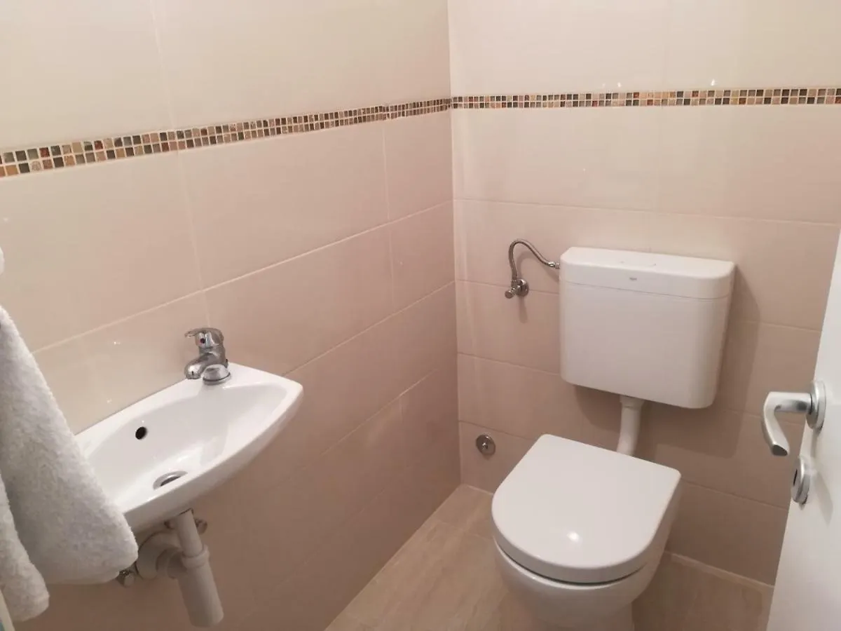 Apartman Tonika Pula 0*,  Croatia