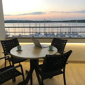 Center Seaview Apartment